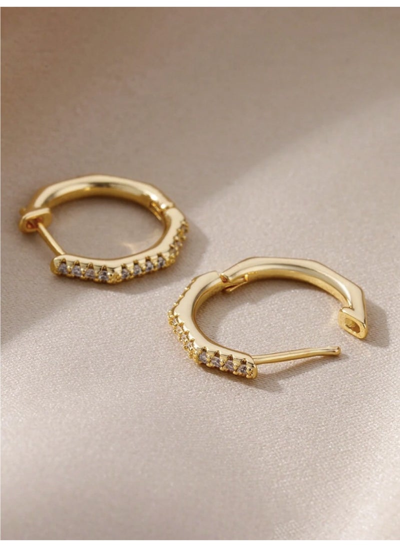 ڤيا أقراط نسائية فاخرة بتصميم هندسي مزين بالزركون – إطلالة راقية لكل يوم - Image 3